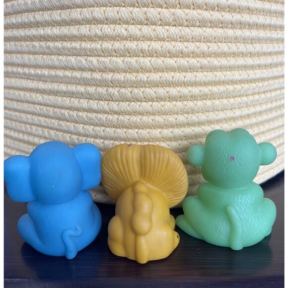 Vintage Rubber Squeaky Toy Lot Elephant Lion Monkey Taiwan - Picture 7 of 7